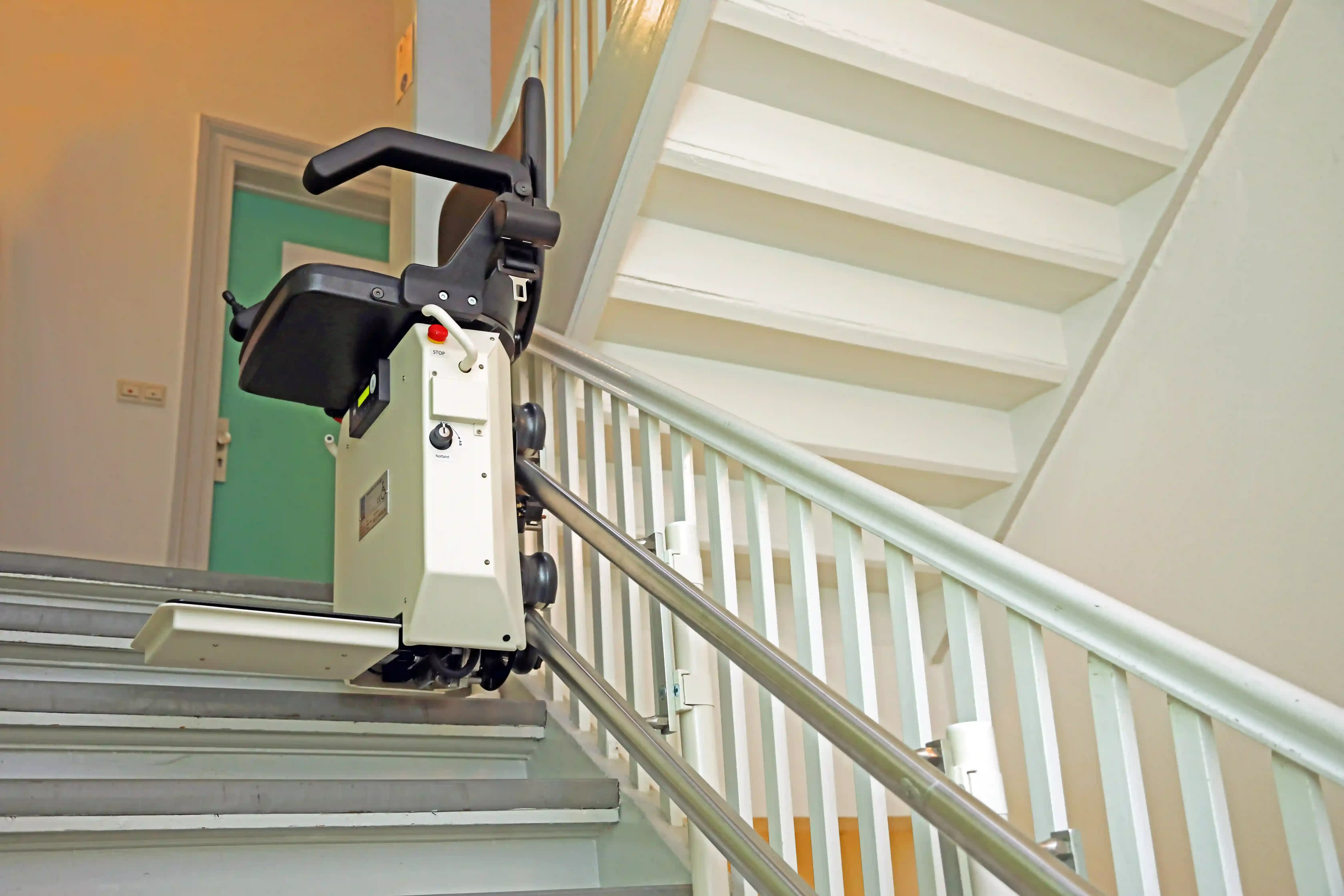 Image installateur monte escalier 4 monte escalier assistance
